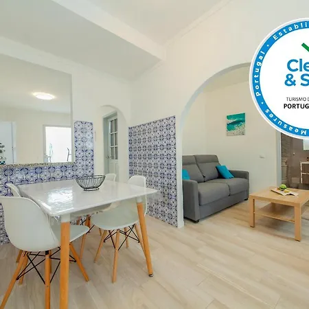 B21 - Oliveira Cozy Flat * Lagos
