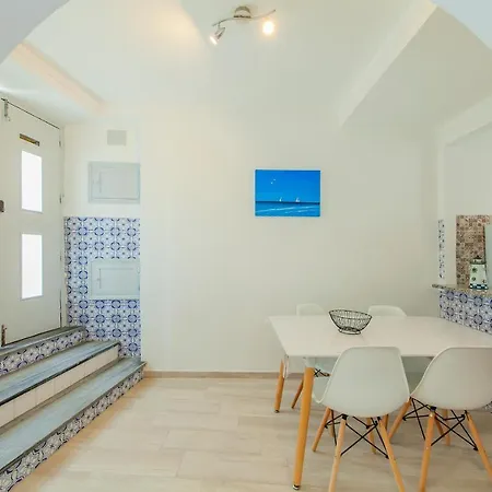 B21 - Oliveira Cozy Flat * Lagos