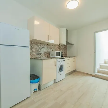 B21 - Oliveira Cozy Flat Lagos